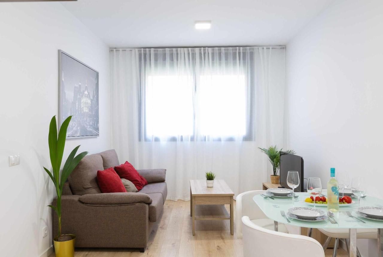 Cosmopolitan Apt & Malaga Beach Εξωτερικό φωτογραφία